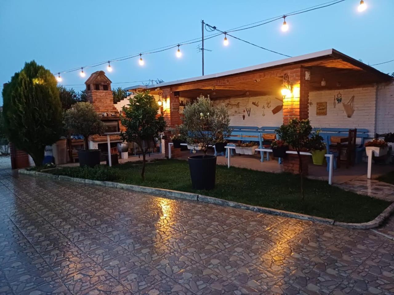 Vila Jone Golem  Exteriér fotografie